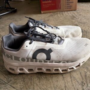 On Running White and Gray Athletic Shoes